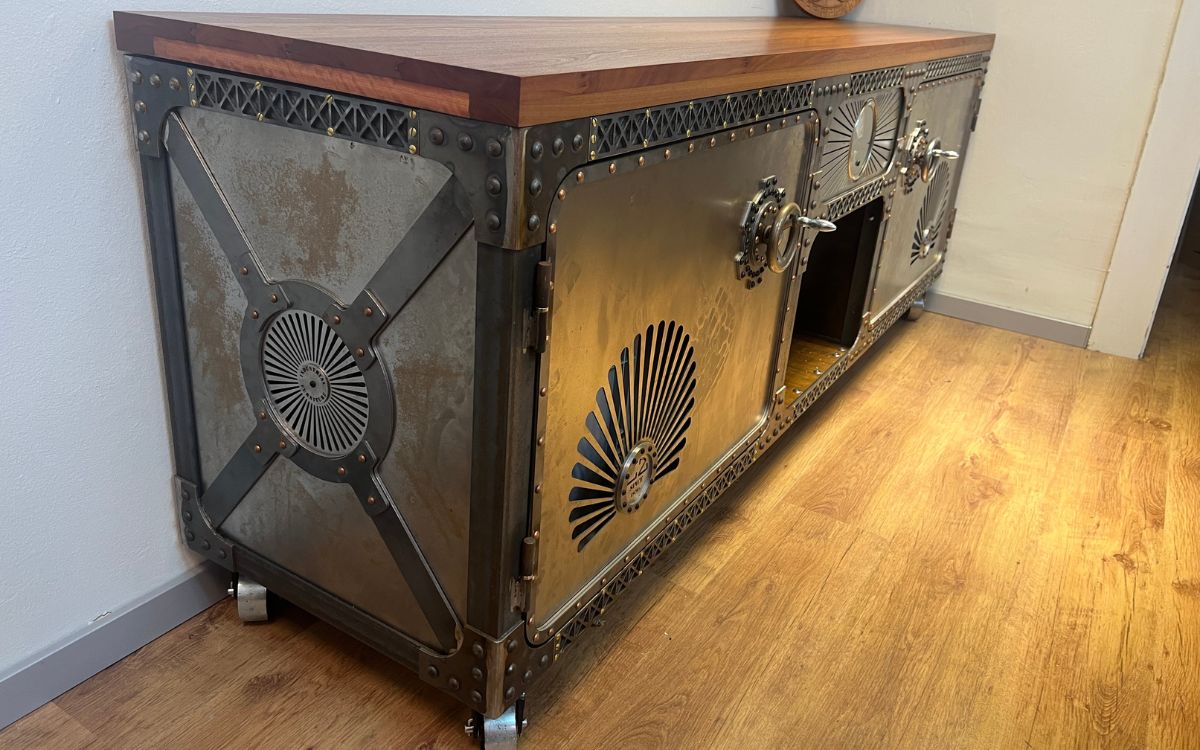 Steampunk industriální kovový nábytek
